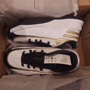 NWT Adidas Frontcourt Basketball Shoes| Men’s 6.5 /Women’s 7.5| Unisex, With Box